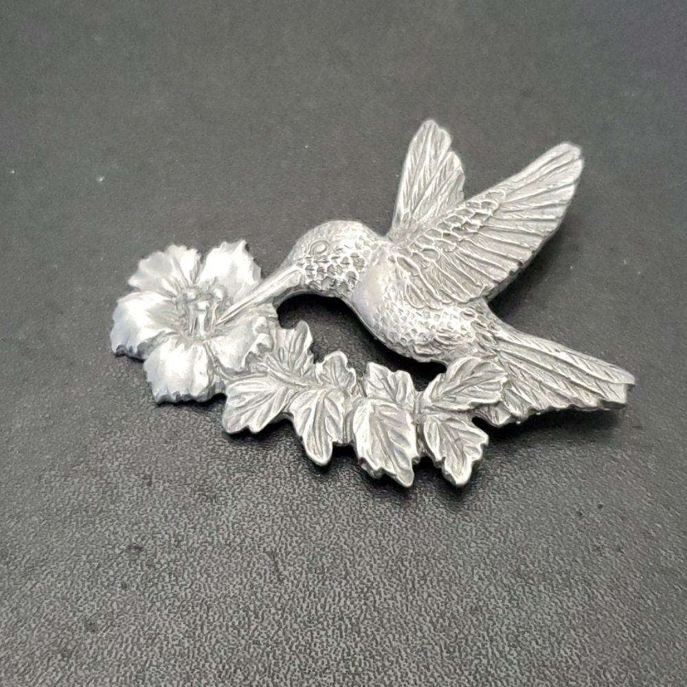 Vintage Spoontiques hummingbird brooch pewter